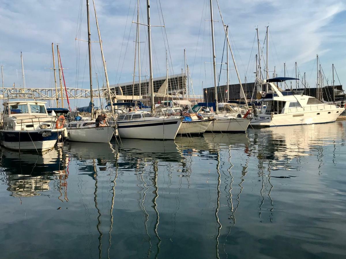 Sleep & Boats Barcelona City Sant Adria de Besos Eksteriør bilde